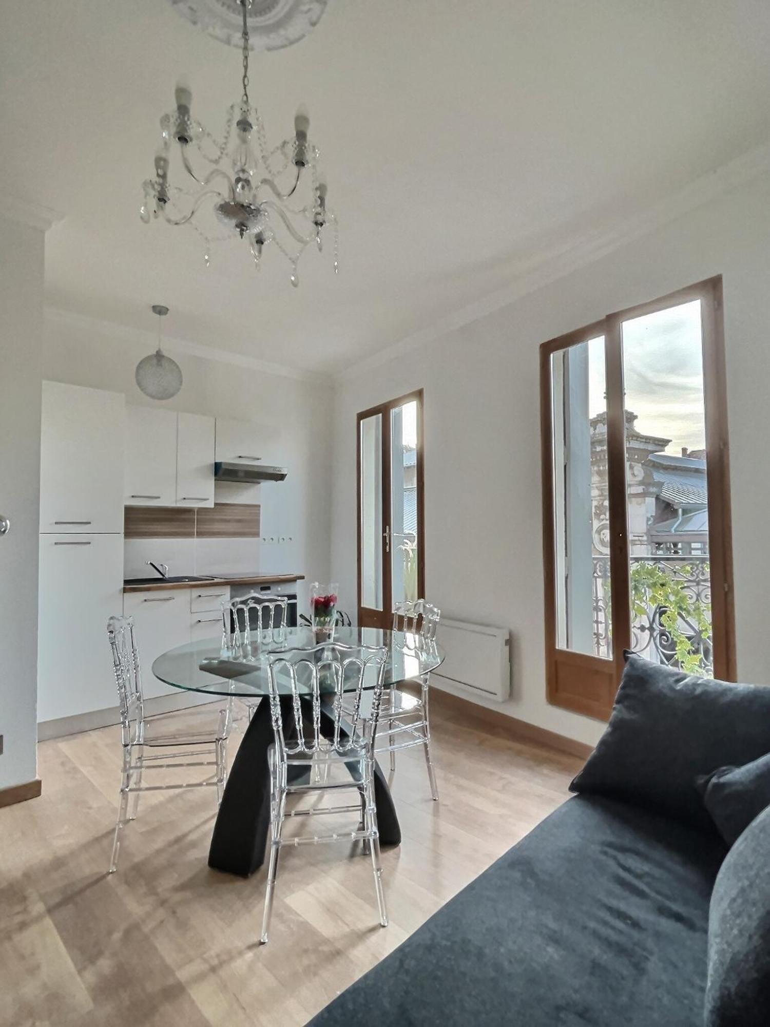 Appartement De Charme Avec Balcon Au Pied Des Commerces Béziers Exteriér fotografie